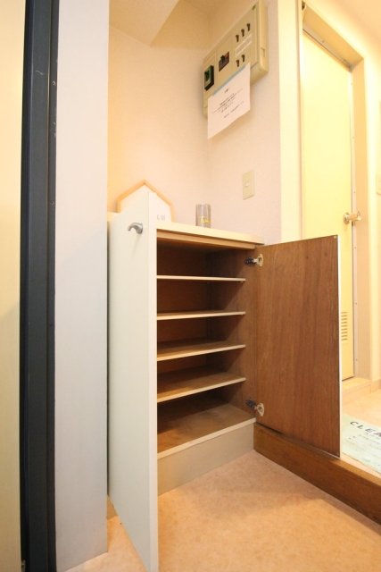 靴入れは一人ならちょうどいいサイズ感※家具･小物はイメージです※