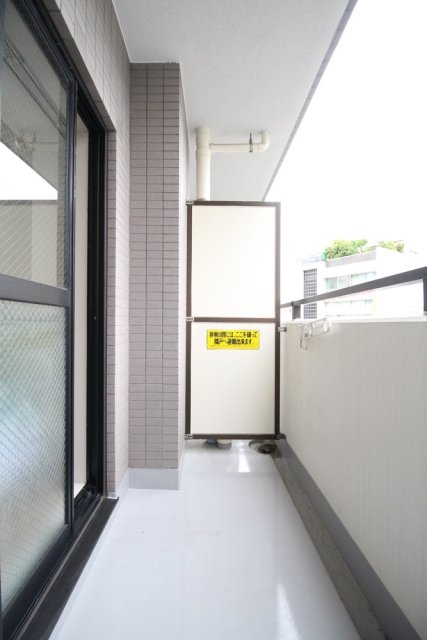 ベランダもあるのでお布団を日光浴させたり洗濯物を干したりもOK