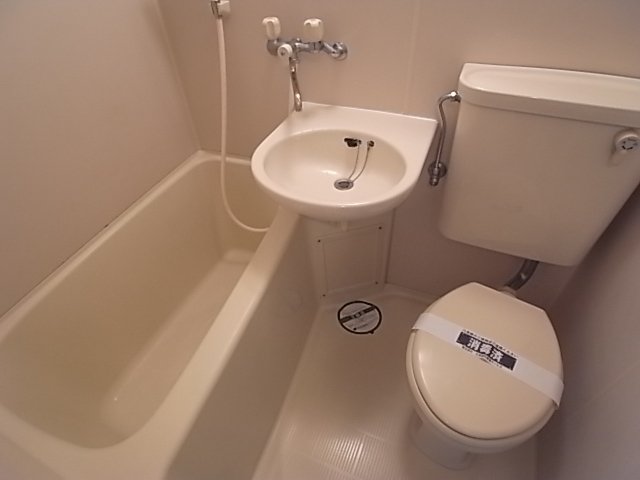 ３点式のユニットバスなので、水回りの掃除もまとめてパパッとできそうです。