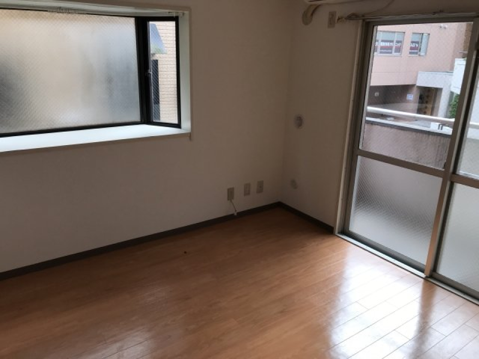 ２面から太陽光が入ります。