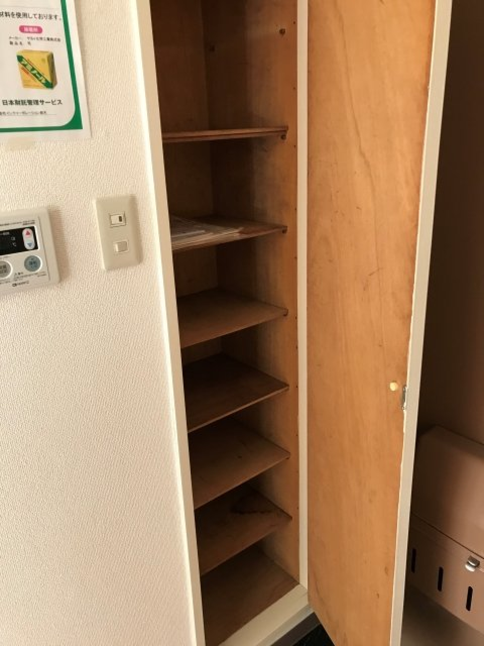 細長いシューズボックスになっています。