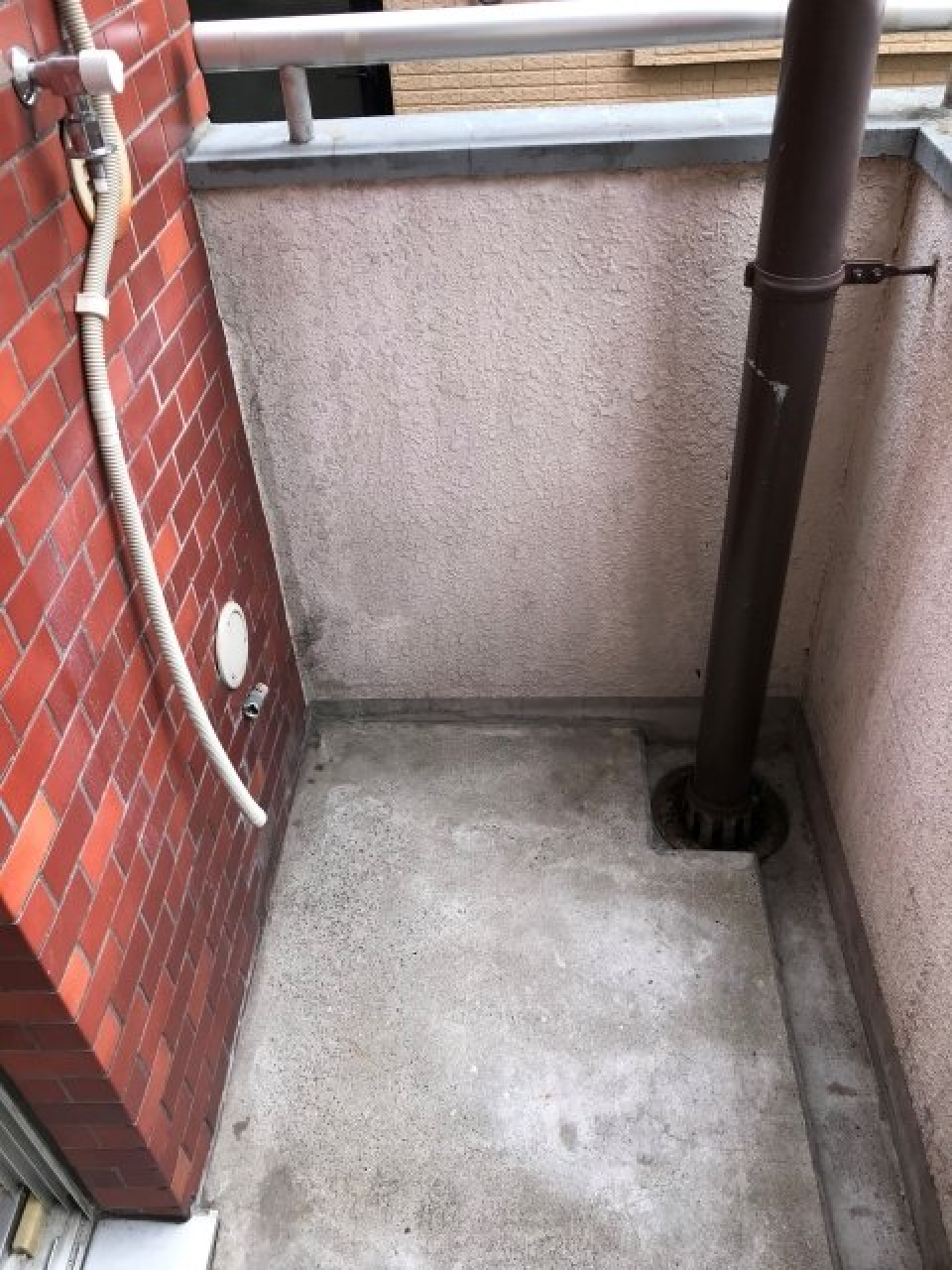 ５階建ての建物の３階にあるお部屋です。
