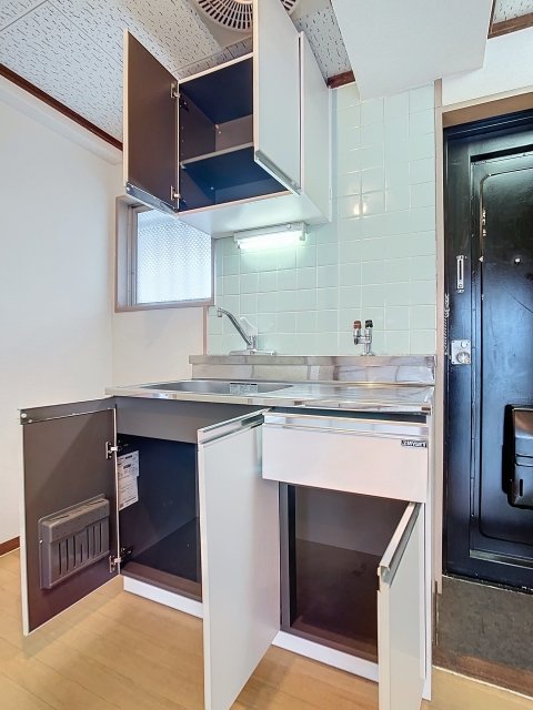 収納能力はサイズに似合わず、たっぷり入りそうです。