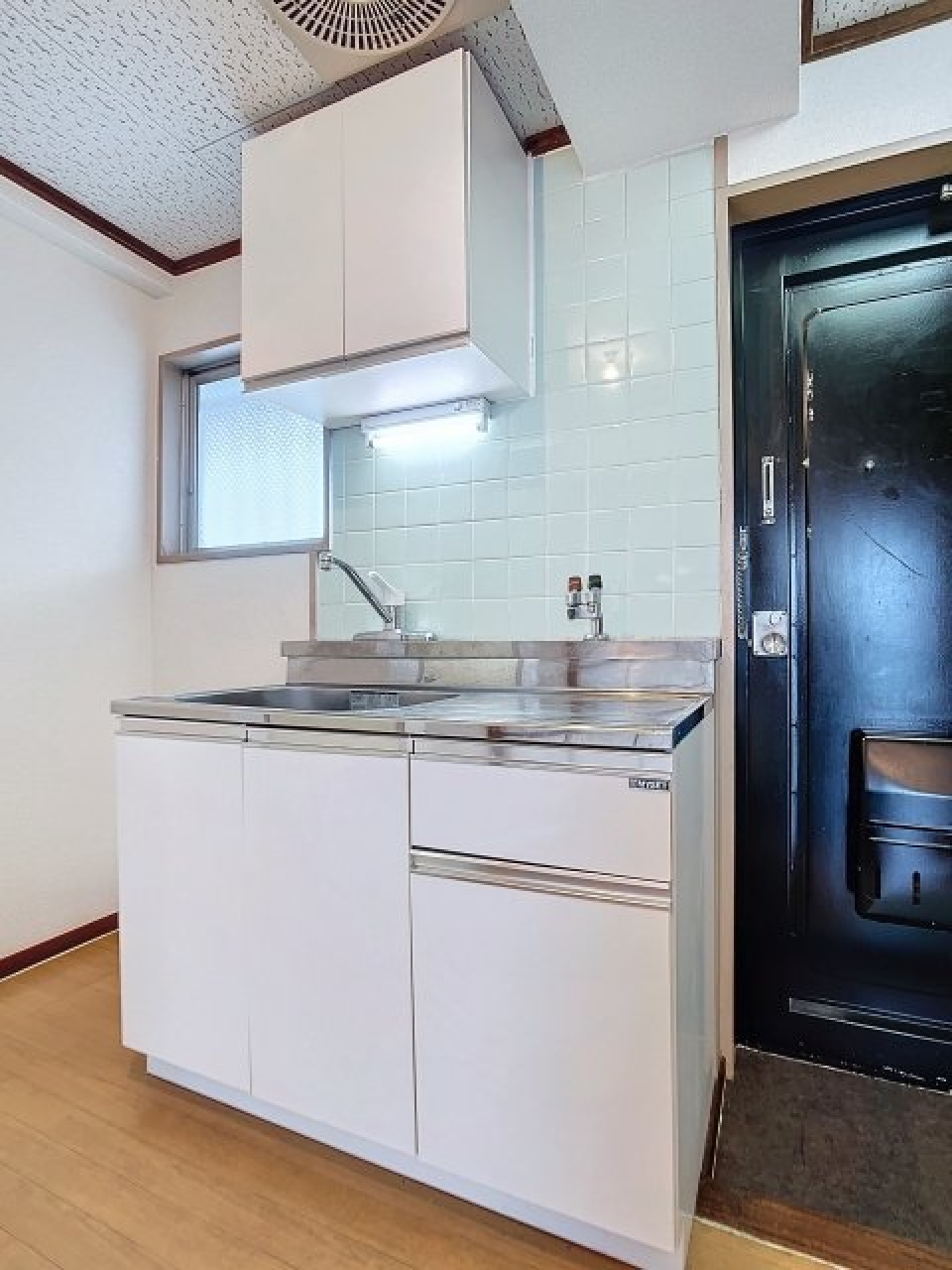 キッチンはお掃除のしやすい、コンパクトタイプ。