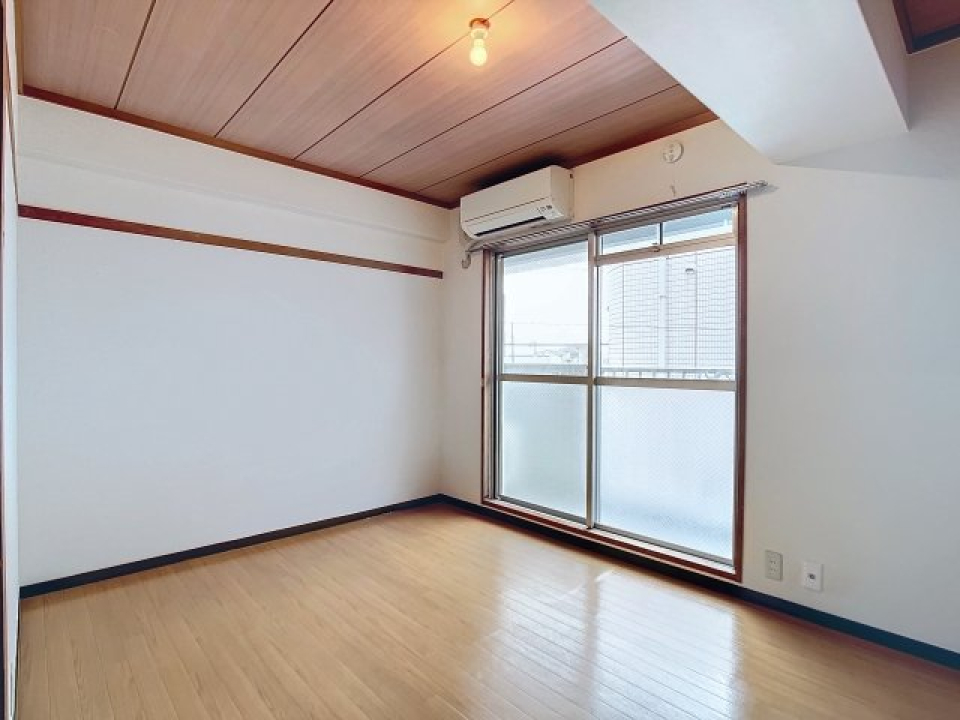 和と洋の融合。これは個性が活きそうなお部屋です。
