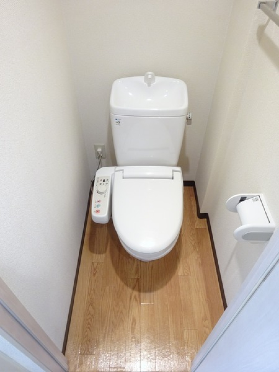 ウォシュレット付きのトイレです。