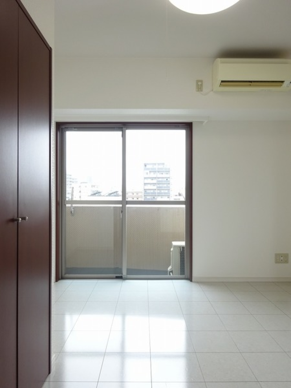 嬉しいクローゼット付きです。