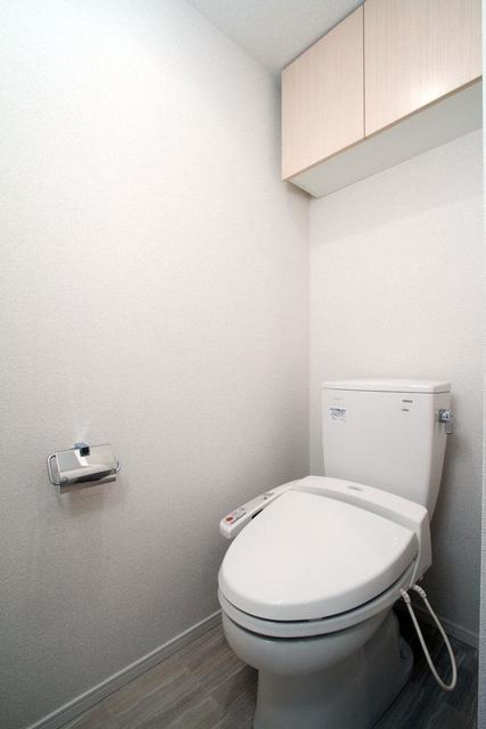 棚が付いているので日用品などストックしやすそうです。※写真は同タイプ住戸です。