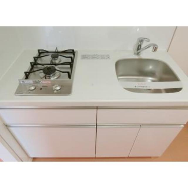 ２口のガスコンロが設置されています。※写真は同タイプ住戸です。