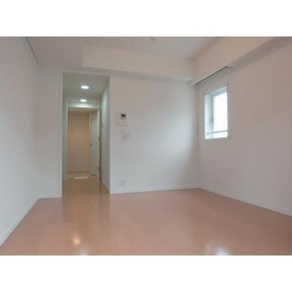 小窓もあるので２方面から自然光を取り入れることが出来ます。※写真は同タイプ住戸です。