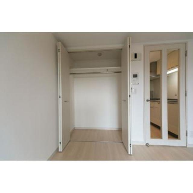 奥行きのある収納です。※写真は同タイプ住戸です。