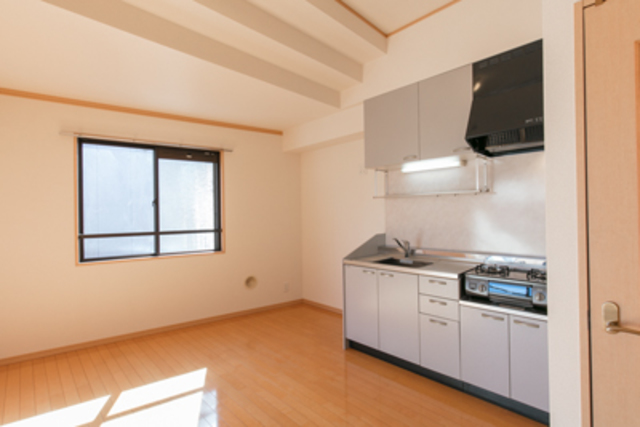 ９．３帖のダイニングキッチンです。※写真は同タイプ住戸です。