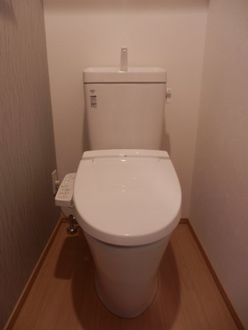 シンプルなトイレ。