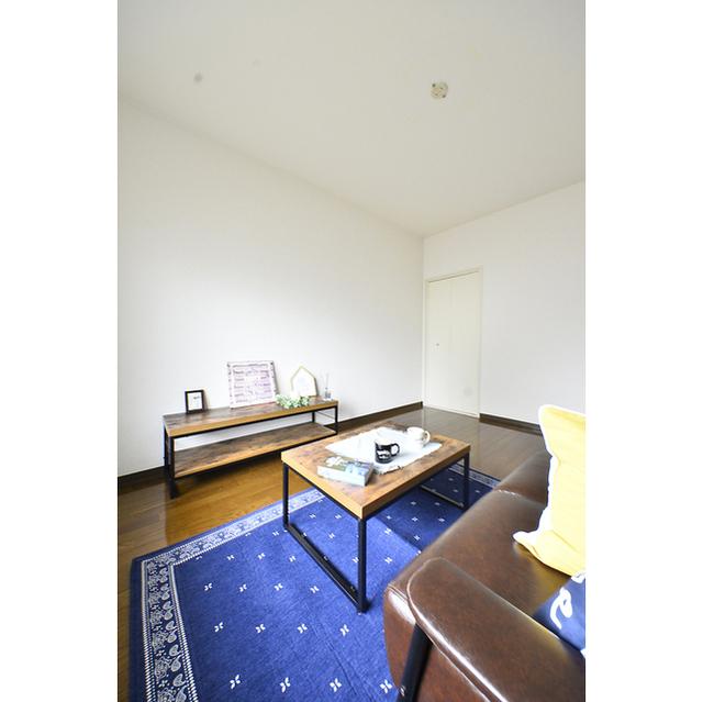 ダイニングキッチンと合わせたデザインです。
※家具・小物はイメージです。