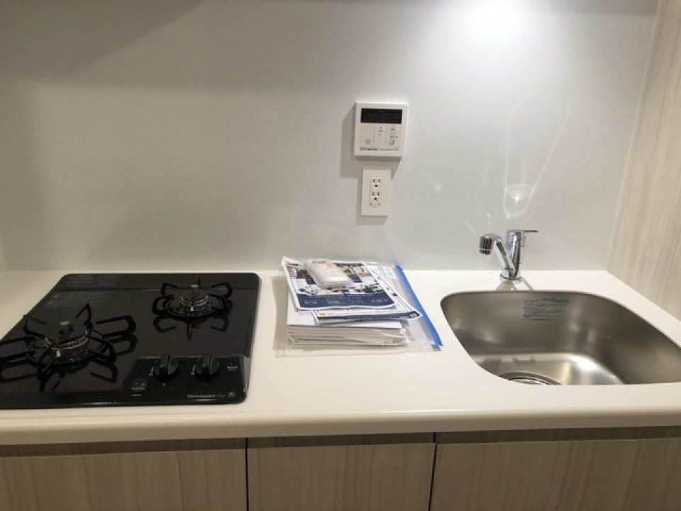 キッチンです。2口のガスコンロ付きです。
※写真は同タイプ住戸です。