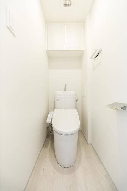 棚があるので日用品などの整理整頓がしやすそうですね。※写真は同タイプ住戸です。