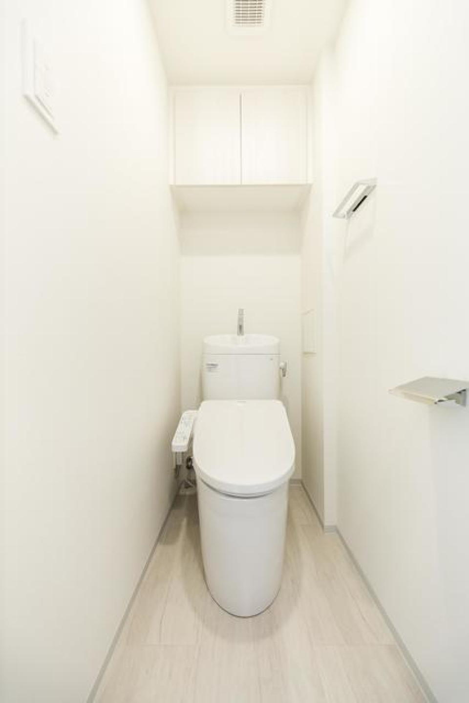 棚があるので日用品などの整理整頓がしやすそうですね。※写真は同タイプ住戸です。