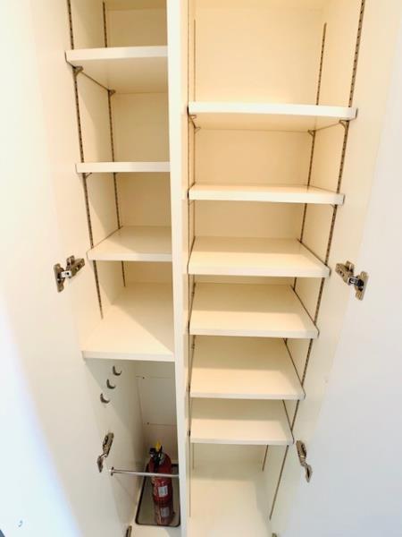 １人暮らしなら十分な容量のシューズボックスです。