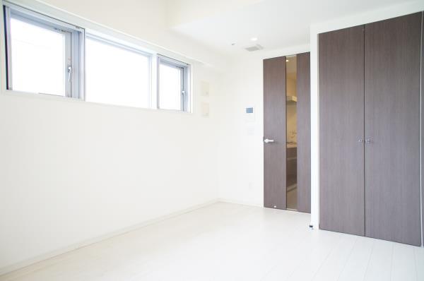 白は太陽光を反射する色。