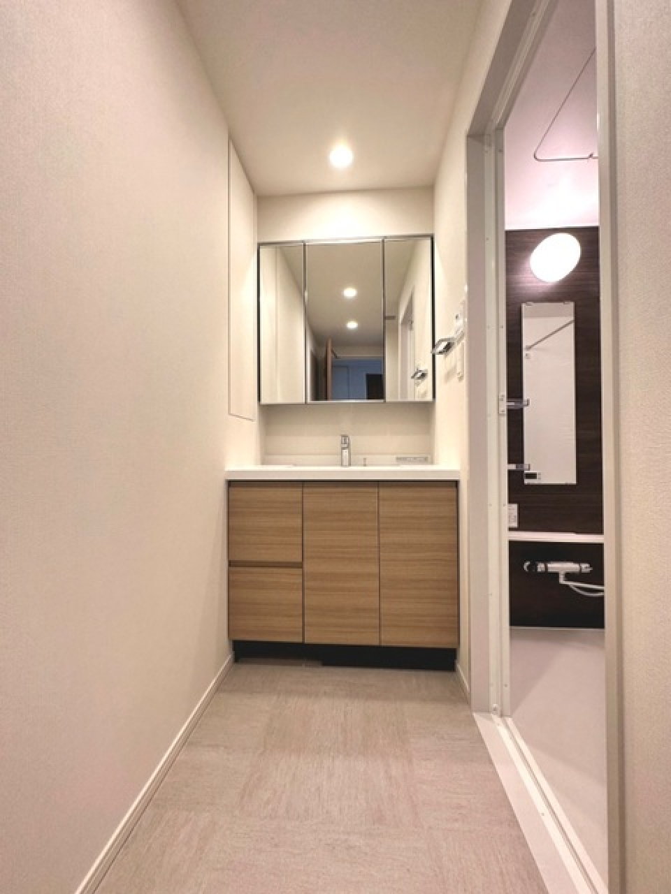 独立洗面台です。
※写真は同タイプ住戸です。