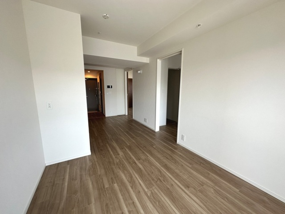 右手手前と奥手に洋室があります。
※写真は同タイプ住戸です。