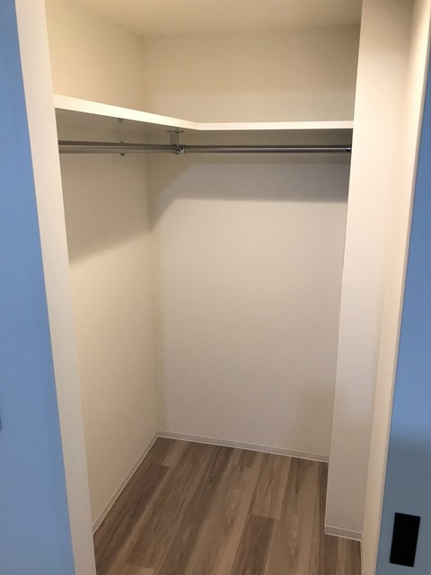 ５．８畳の洋室にはウォークインクローゼットが完備されています。※写真は同タイプ住戸です。