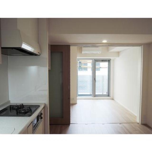 手前は6.2帖のダイニングキッチンです。
※写真は同タイプ住戸です。