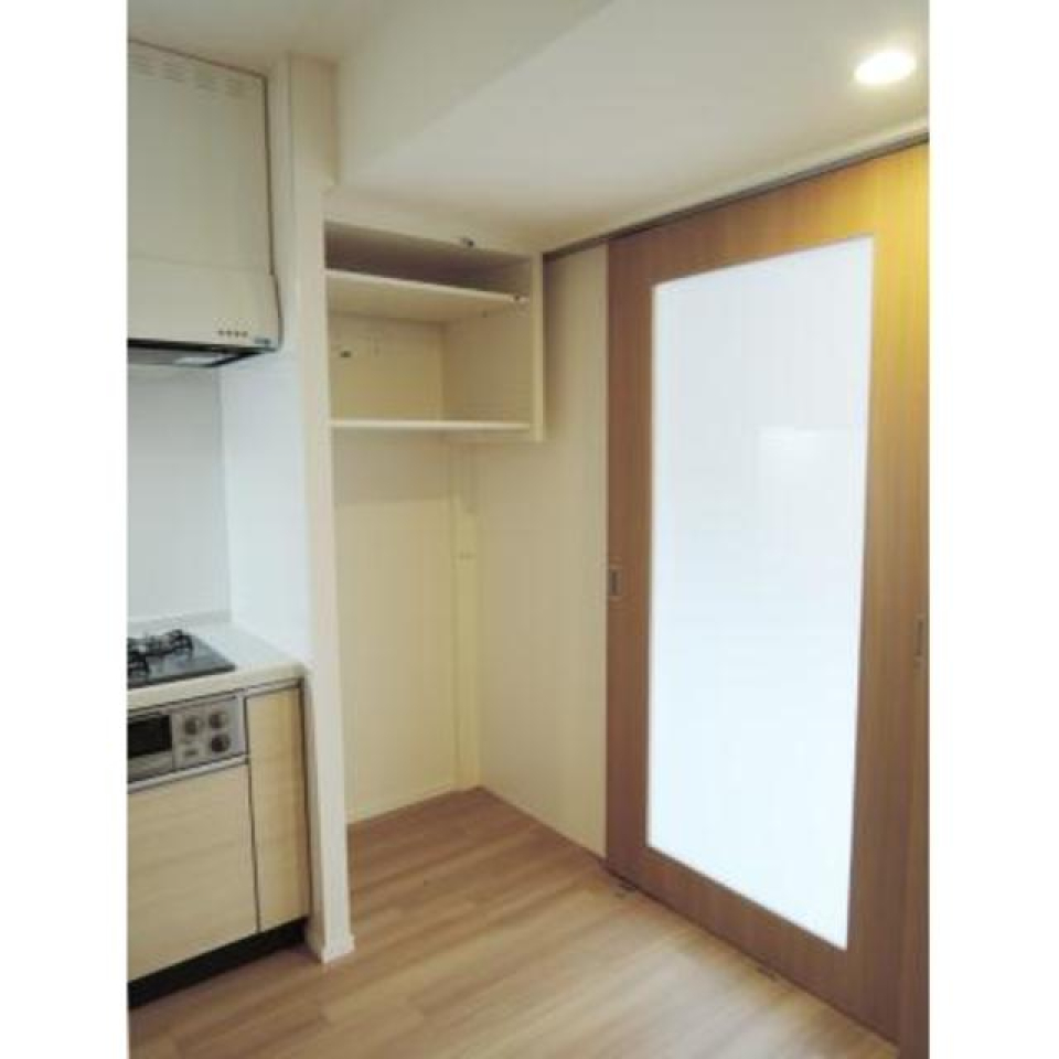 キッチン横に冷蔵庫を置くことができます。
※写真は同タイプ住戸です。