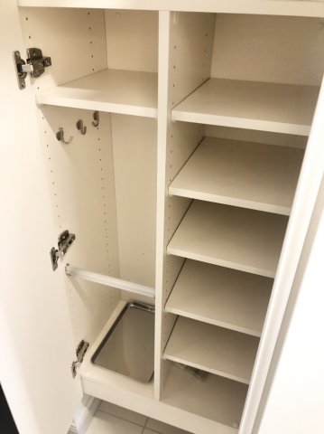 1人暮らしにはちょうどいいぐらいの容量のシューズボックスです。