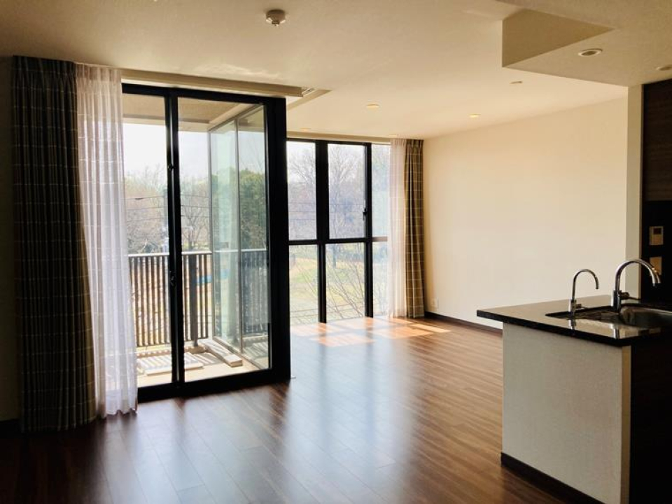 キッチンは対面式でリビングを見渡すことができます。