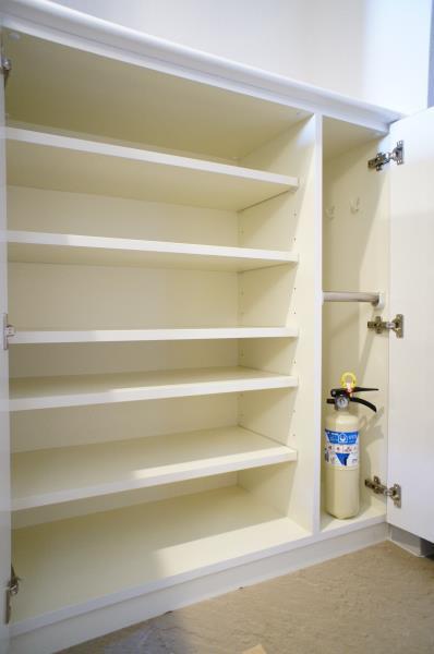 １人暮らしにはちょうどいいぐらいのサイズのシューズボックスです。