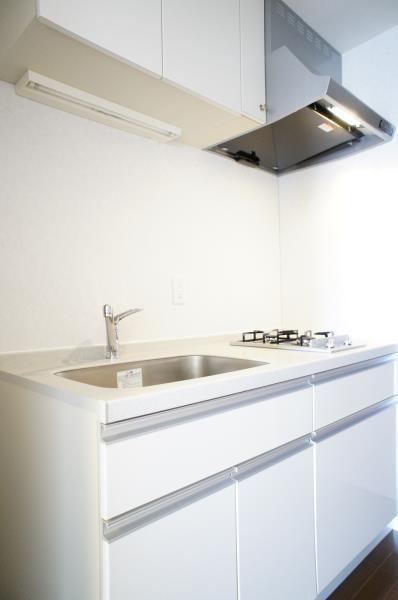 １口のガスコンロが設置されています。ワンパン料理で効率よく調理をこなしたい。