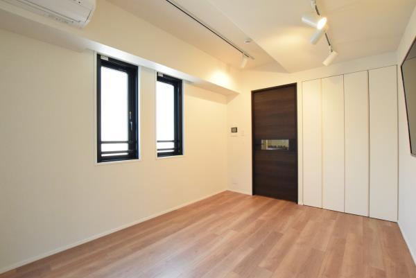 窓が北東と西方向にあるのは、角部屋の特権！