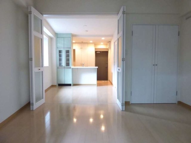 6.0帖のダイニングキッチンと7.0帖の洋室があります。