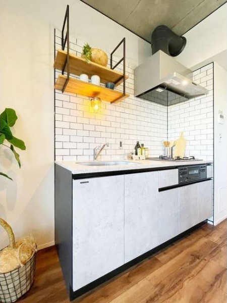 タイルを使ったディティールにこだわりの感じるキッチン