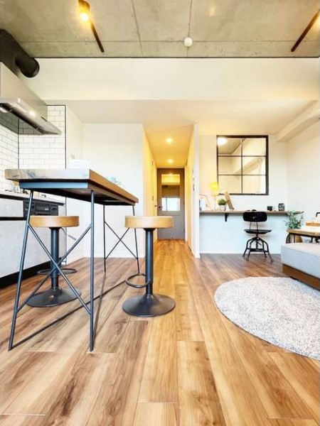 なんと&rdquo;あえての&rdquo;リノベっぽデザインの築浅です