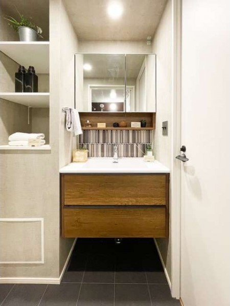 なんと廃材を活用した洗面化粧台