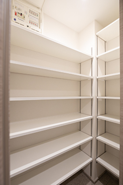 容量が多めのシューズインクローゼットがあるので、靴好きにはたまらない！※写真は同タイプ住戸です。