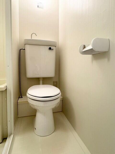 シンプルなトイレ。