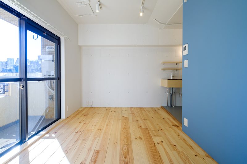 爽やかなブルーと日の光。