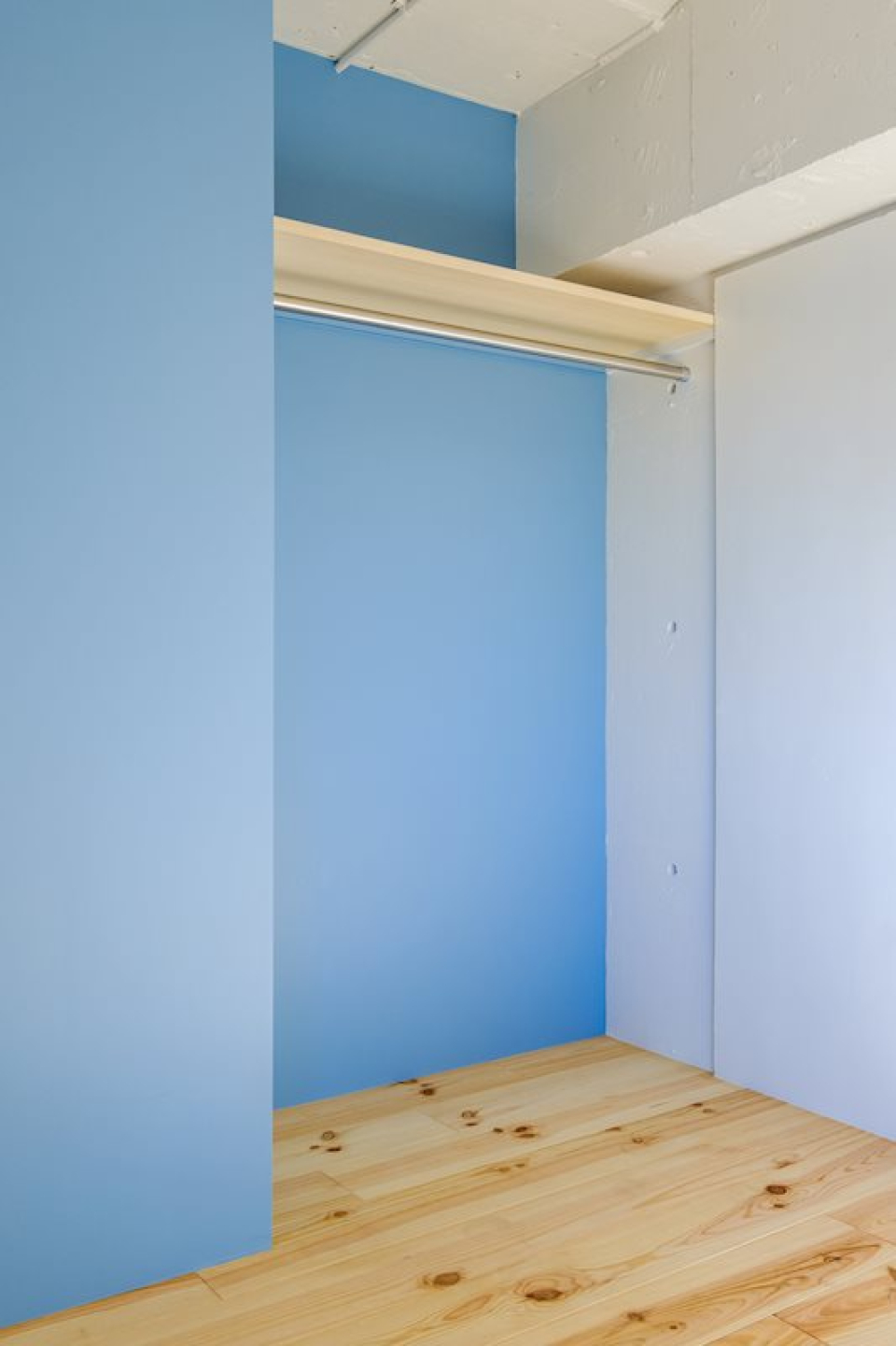 オープンクローゼットにお気に入りの洋服を。