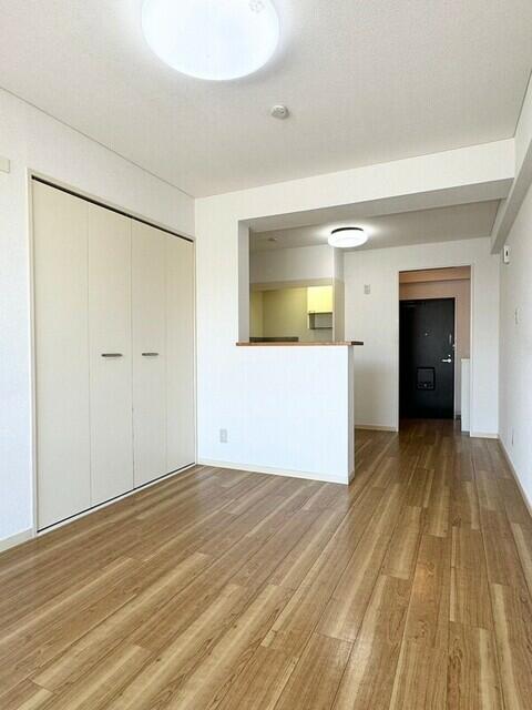 9.6畳の洋室が広がります。