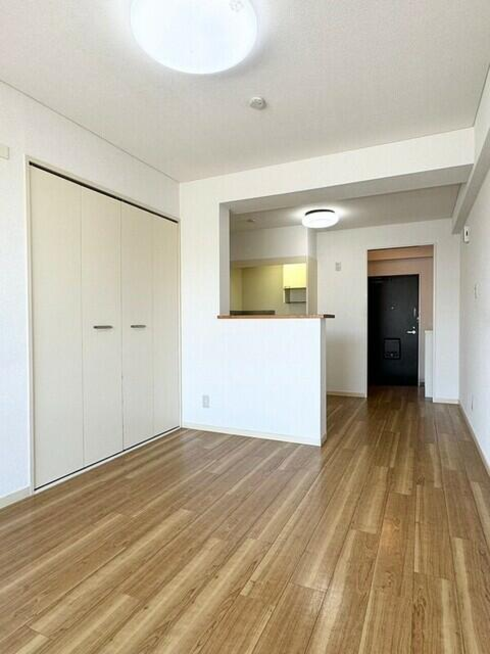 9.6畳の洋室が広がります。