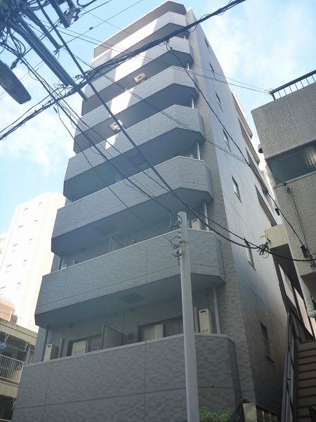 ８階建ての建物の２階にあるお部屋です。