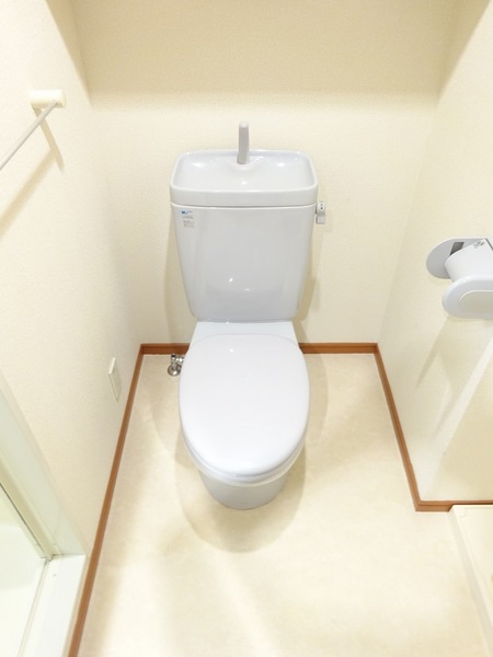 シンプルなトイレ。