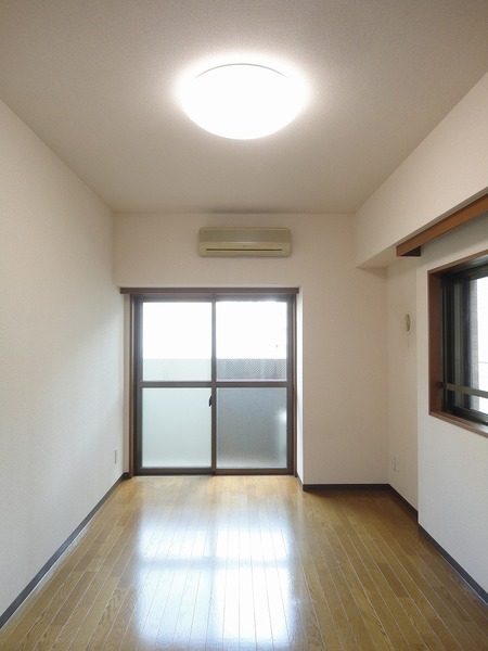 お部屋は駅近で6.7帖の風通しの良い１Kのお部屋。