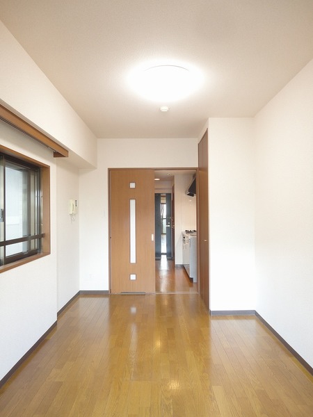 ハリーポッターの世界観を味わえるワーナー ブラザース スタジオツアー東京へ徒歩約20分で行けちゃう！そんなお部屋です。近くに魔法の世界を感じてみませんか。