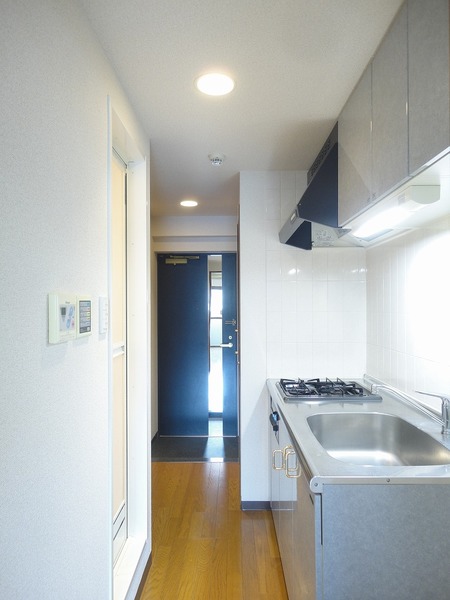 キッチンをそっと遠くから見守った図です。