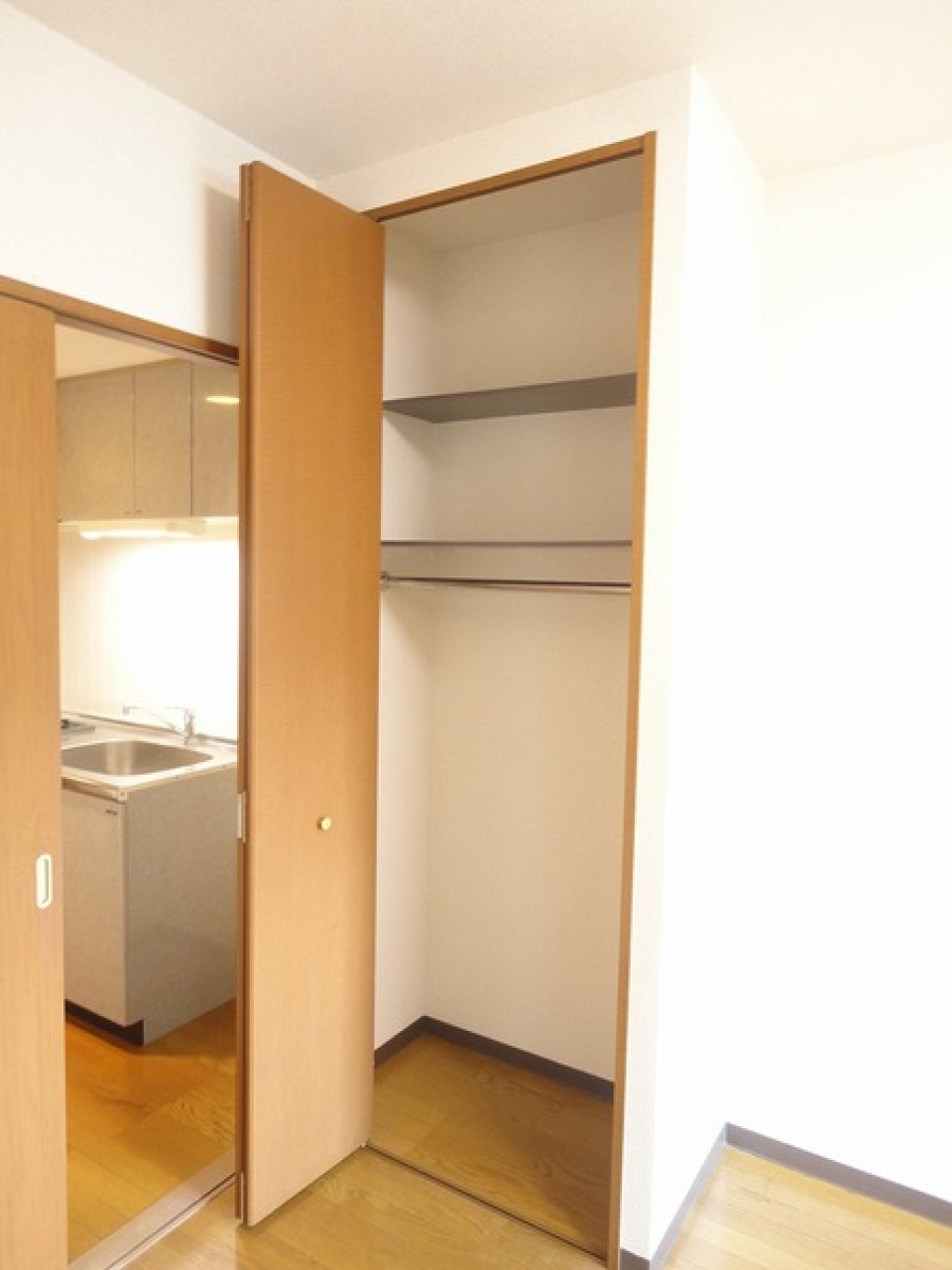 クローゼットは棚がついているので、デッドスペースを少なくしてくれそうです。