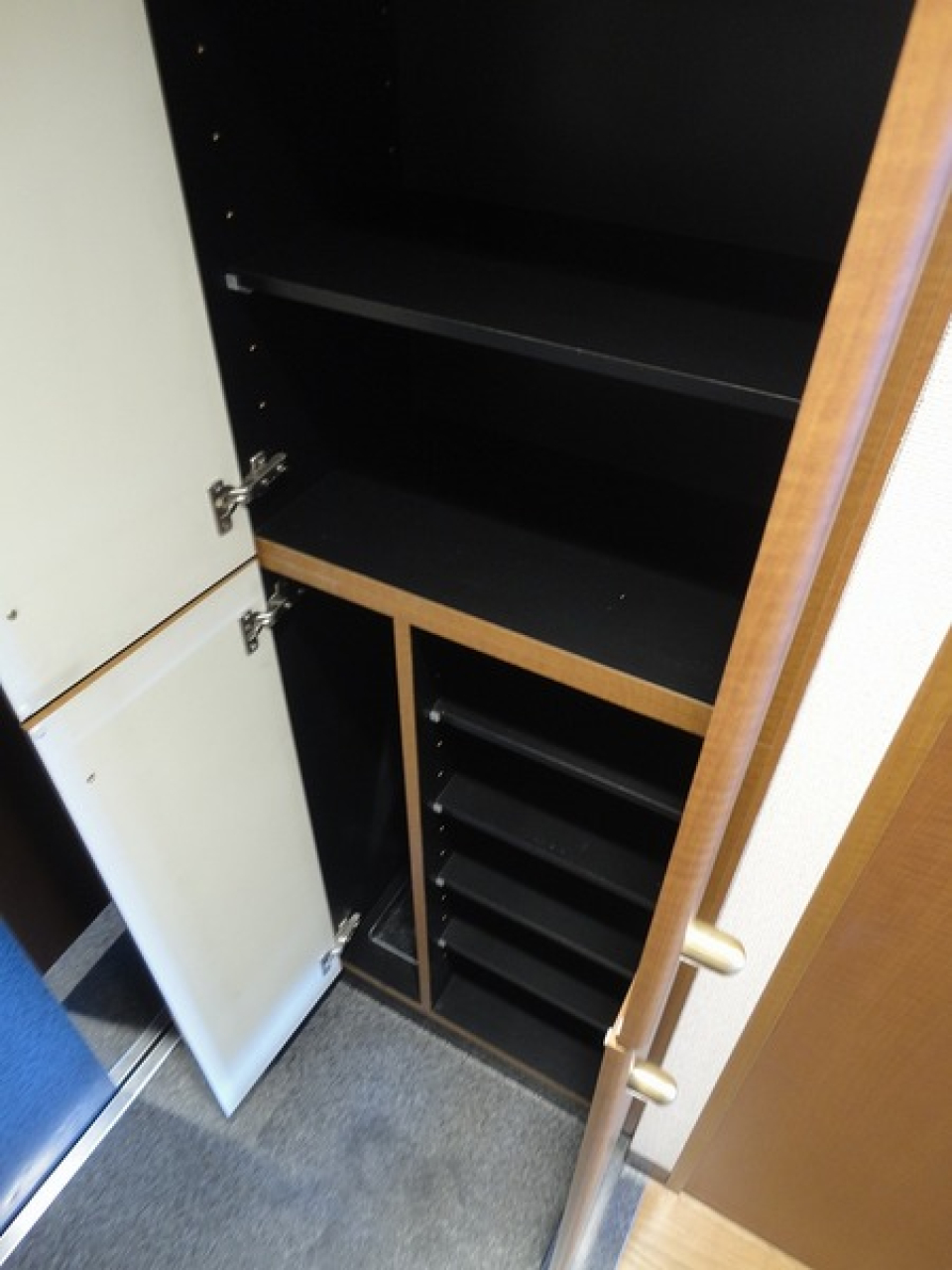 シューズBOX二段構えです。いっぱい入りそうですね。